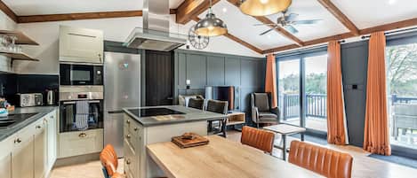 Kühlschrank, Ofen, Herdplatte, Geschirrspüler