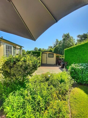 Comfortable 4-person chalet in Groede with garden, complete kitchen and free wifi. Quiet location within walking distance of beach and nature.