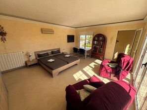 5 bedrooms, iron/ironing board