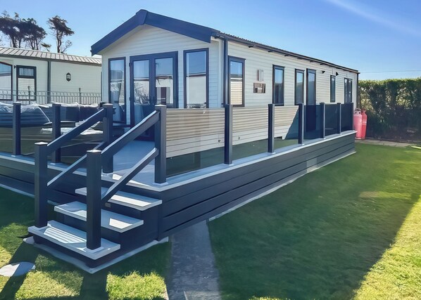 Exterior - 2 bedroom accommodation in Llandwrog, Caernarfon (Llandwrog, Caernarfon)