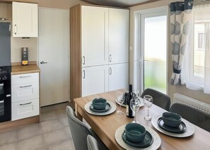 Dining - 2 bedroom accommodation in Llandwrog, Caernarfon (Llandwrog, Caernarfon)