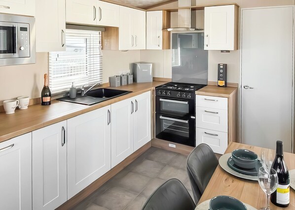 Fridge, oven, stovetop, toaster