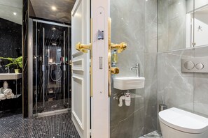 Apartment, City View | Bathroom | Eco-friendly toiletries, hair dryer, towels, soap