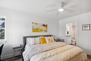 Desk, iron/ironing board, WiFi, bed sheets