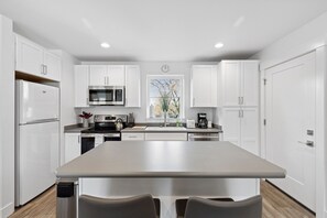 Fridge, microwave, oven, stovetop - Mount Sentinel views from brand new apartment across from University (Missoula)