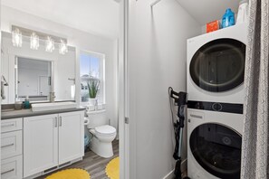 Hair dryer, towels - Mount Sentinel views from brand new apartment across from University (Missoula)