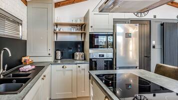 Réfrigérateur, four, plaque de cuisson, lave-vaisselle