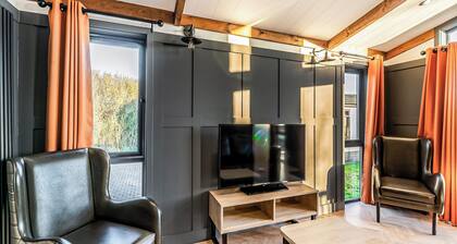 1 bedroom accommodation in Snitterfield, Stratford Upon Avon
