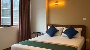 5 bedrooms, iron/ironing board, WiFi, bed sheets