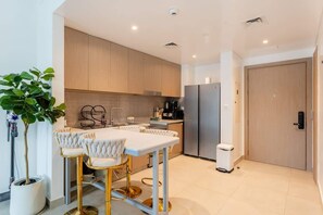Coffee/tea maker, fridge, microwave, oven - Beachfront Apt with Private Beach & Pool Access (Sharjah)