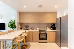 Coffee/tea maker, fridge, microwave, oven