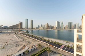 Beach nearby - Beachfront Apt with Private Beach & Pool Access (Sharjah)