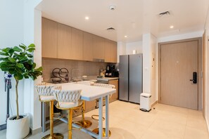 Fridge, microwave, oven, coffee/tea maker