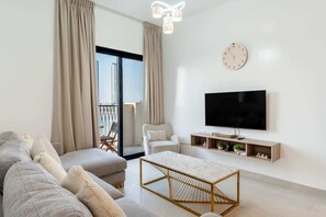 TV - Beachfront Apt with Private Beach & Pool Access (Sharjah)