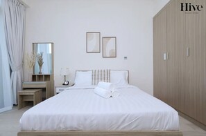Tabla de planchar con plancha, wifi gratis, ropa de cama