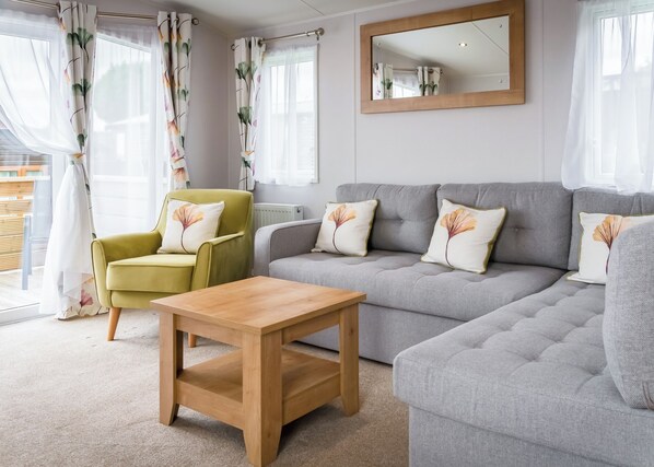 Unclassified image, 1 of 8, button - Foxes Run 6 Platinum Caravan (Hastings)