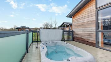 Bain à remous extérieur