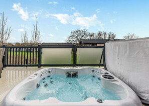 Bain à remous extérieur