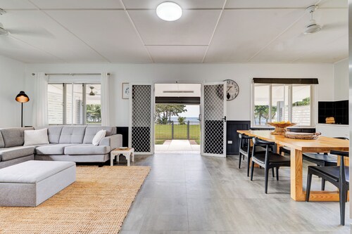 Luxury Absolute Beachfront and Pet friendly!