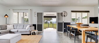 Luxury Absolute Beachfront and Pet friendly!