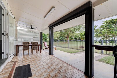 Luxury Absolute Beachfront and Pet friendly!