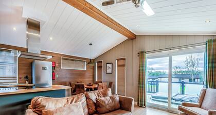 Loxley Lodge Premier