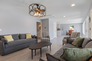 Smart TV - The Lookout on Viewside - 2 Slips & Panoramic Views! (Rocky Mount)