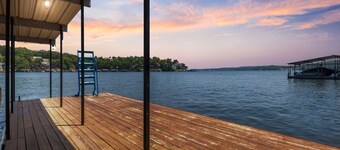 The Lookout on Viewside - 2 Slips & Panoramic Views!