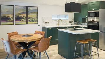 Fridge, oven, stovetop, toaster