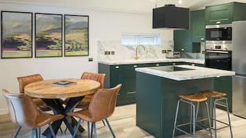 Fridge, oven, stovetop, toaster