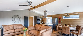 3 bedroom accommodation in Snitterfield, Stratford Upon Avon