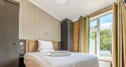 3 bedroom accommodation in Snitterfield, Stratford Upon Avon