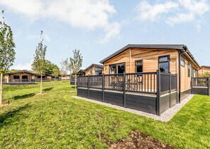 Exterior - 3 bedroom accommodation in Snitterfield, Stratford Upon Avon (Snitterfield, Stratford Upon Avon)