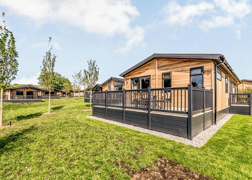 3 bedroom accommodation in Snitterfield, Stratford Upon Avon