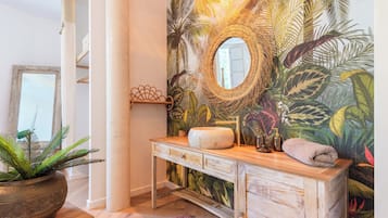 Blackout curtains, iron/ironing board, free WiFi