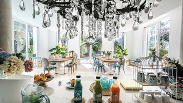 Sarapan pesanan masak setiap hari (EUR 18 seorang)