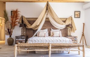 Deluxe Quadruple Room, Patio, Garden View | Blackout drapes, iron/ironing board, free WiFi - Villa Carbo (Toulon)