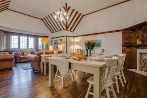 Dining - Affinity @ Pickwell Manor - huge space for 7 people in a beautiful manor house (Georgeham)
