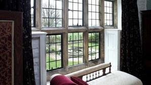 A room with a large window overlooking a garden. - Affinity@Pickwell Manor - huge space for 7 people. North Devon coast near Croyde (Georgeham)