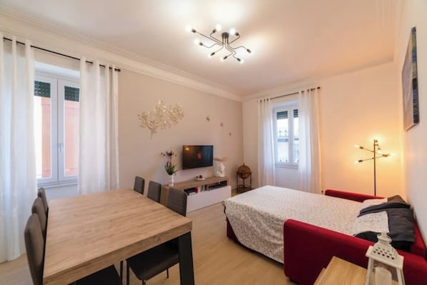 2 bedrooms, iron/ironing board, travel cot, free WiFi