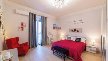 2 bedrooms, iron/ironing board, travel crib, WiFi (free)