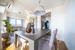 In-room dining - E-US NAEBO603 (Sapporo)