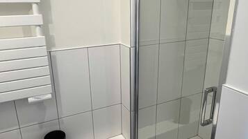 Rumah | Kamar mandi | Pengering rambut, handuk, dan sampo