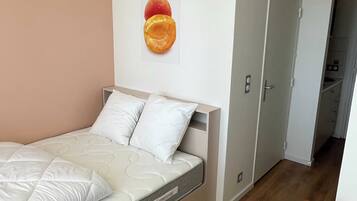 House | 1 bedroom, laptop workspace, iron/ironing board, bed sheets