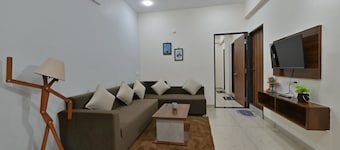 Captain Gogo is your cozy home base for work, rest, or a little fun!