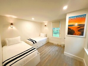 Tabla de planchar con plancha, wifi gratis y ropa de cama 
