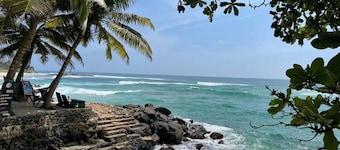 Marley's Beach House - 2 Bedroom Beachfront Villa