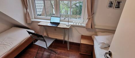 2 bedrooms, travel cot, free WiFi