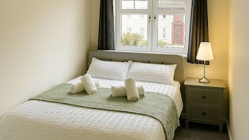 2 chambres, fer et planche à repasser, Wi-Fi, draps fournis