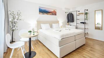 Boutique Studio with Balcony 30m2 | Blackout curtains, soundproofing, iron/ironing board, free WiFi